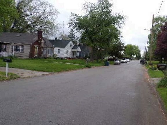 Exterior Neighborhood (street photo)