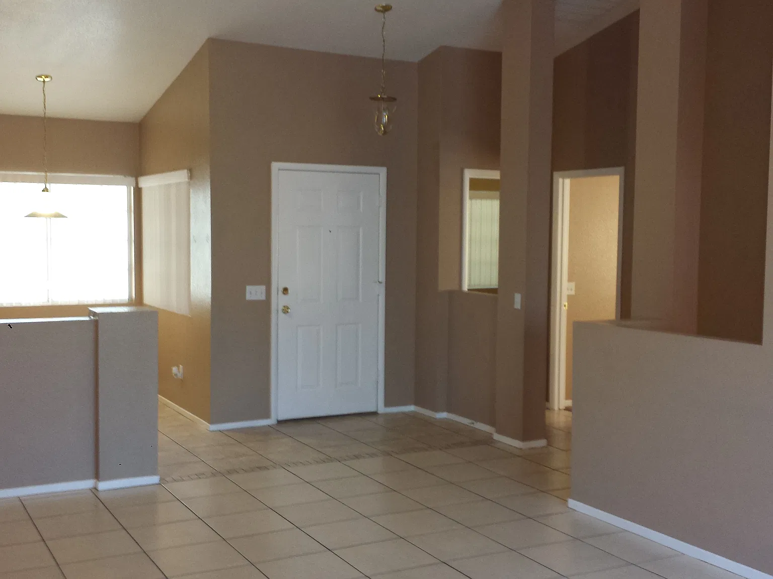 4 bed, 1374 sqft, $2,100 — Photo 3