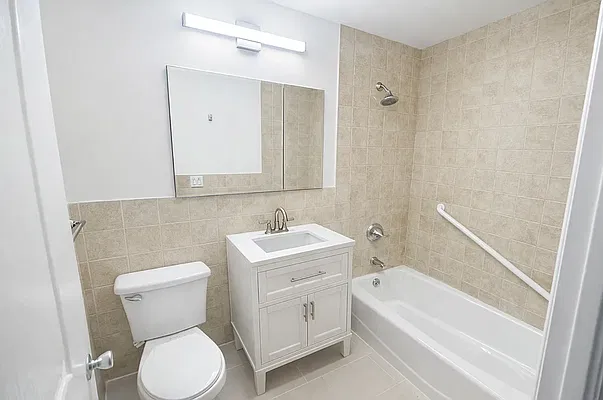 Rented by Manhattan Realty Group | media 10