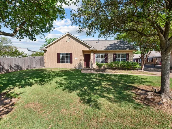 607 Townplace Dr, College Station, TX 77840