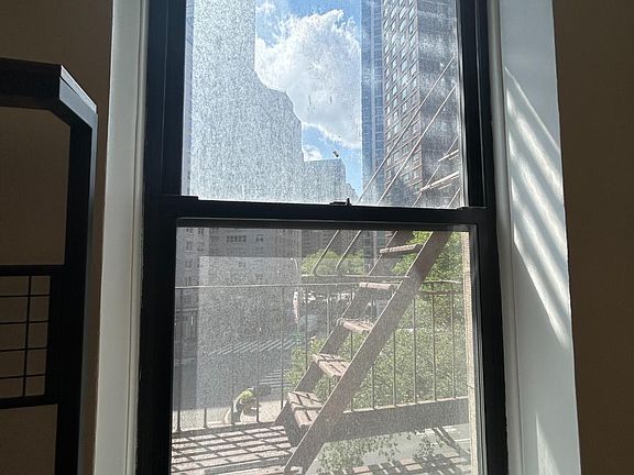 4th image of 2020 Broadway APT 5G