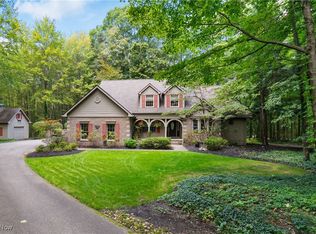 11510 Robin Wood Ln, Chagrin Falls, OH