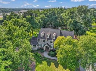 110 Rolling Knolls Ave, Elgin, IL 60120