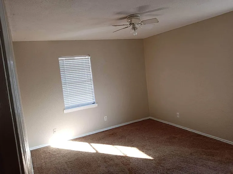 616 Briarwood Ln — Photo 14