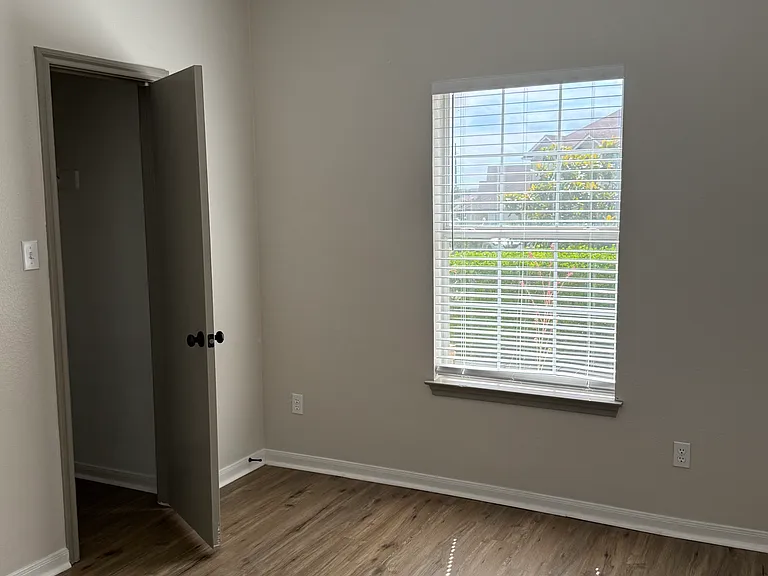 2827 Southampton Way #B — Photo 10