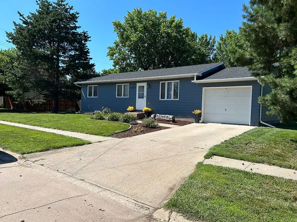 1303 W 13th St, Kearney, NE 68845