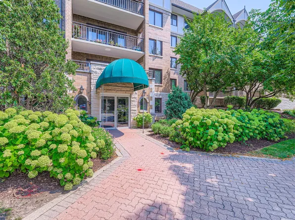 5 S Pine St APT 302, Mount Prospect, IL 60056