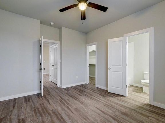 5th image of 906 Quartz Ct #402