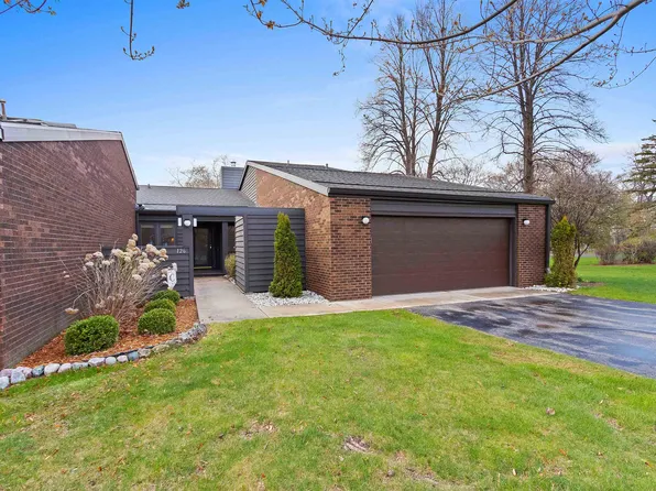 126 Webster Heights Dr, Green Bay, WI 54301