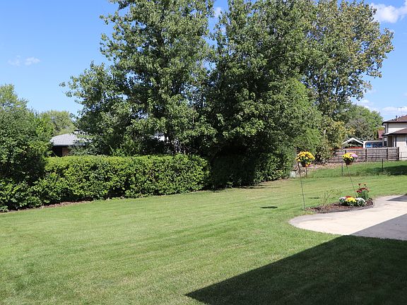 5th image of 724 E 193rd Pl