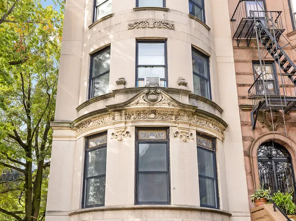 400 Stuyvesant Avenue image 1 of 13