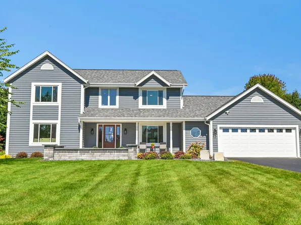 21380 West Lawnsdale COURT, New Berlin, WI 53146