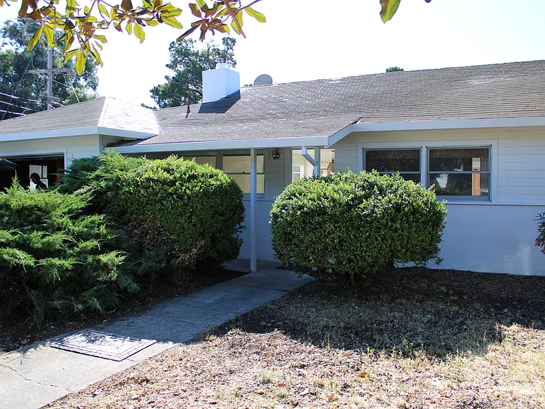 1030 Colorado Ave — Photo 1