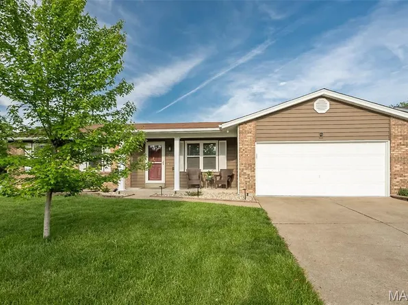 51 Valley View Dr, Saint Peters, MO 63376