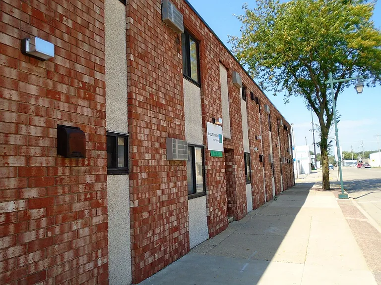 422 N Cedar Ave — Photo 12