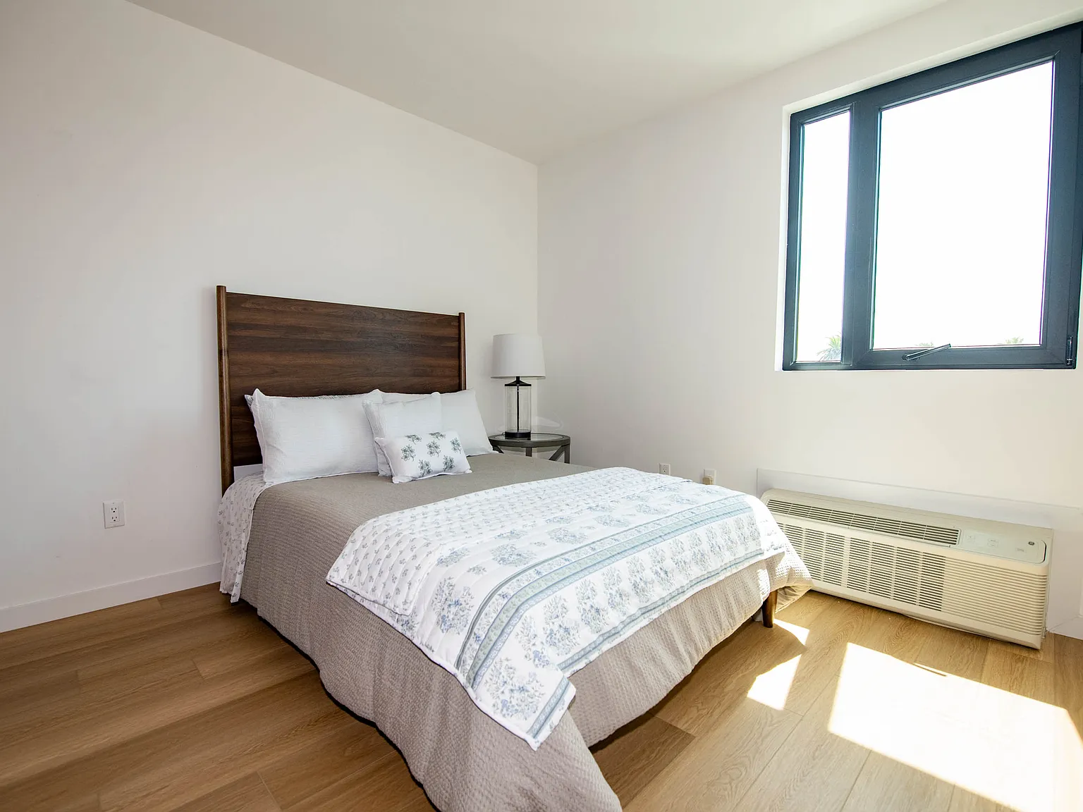 2 bed, 798 sqft, $3,600 — Photo 3