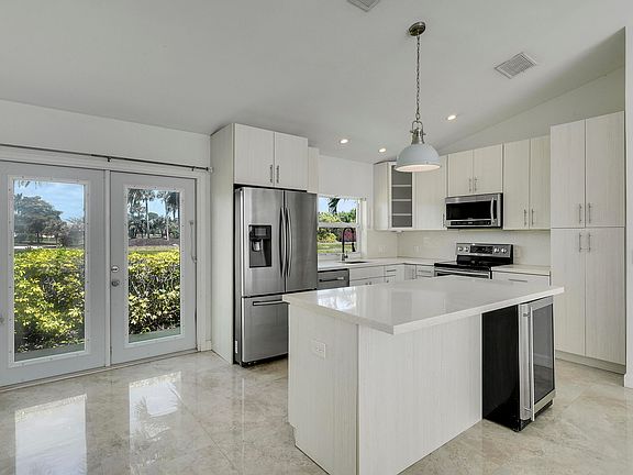 3rd image of 3703 Mykonos Court