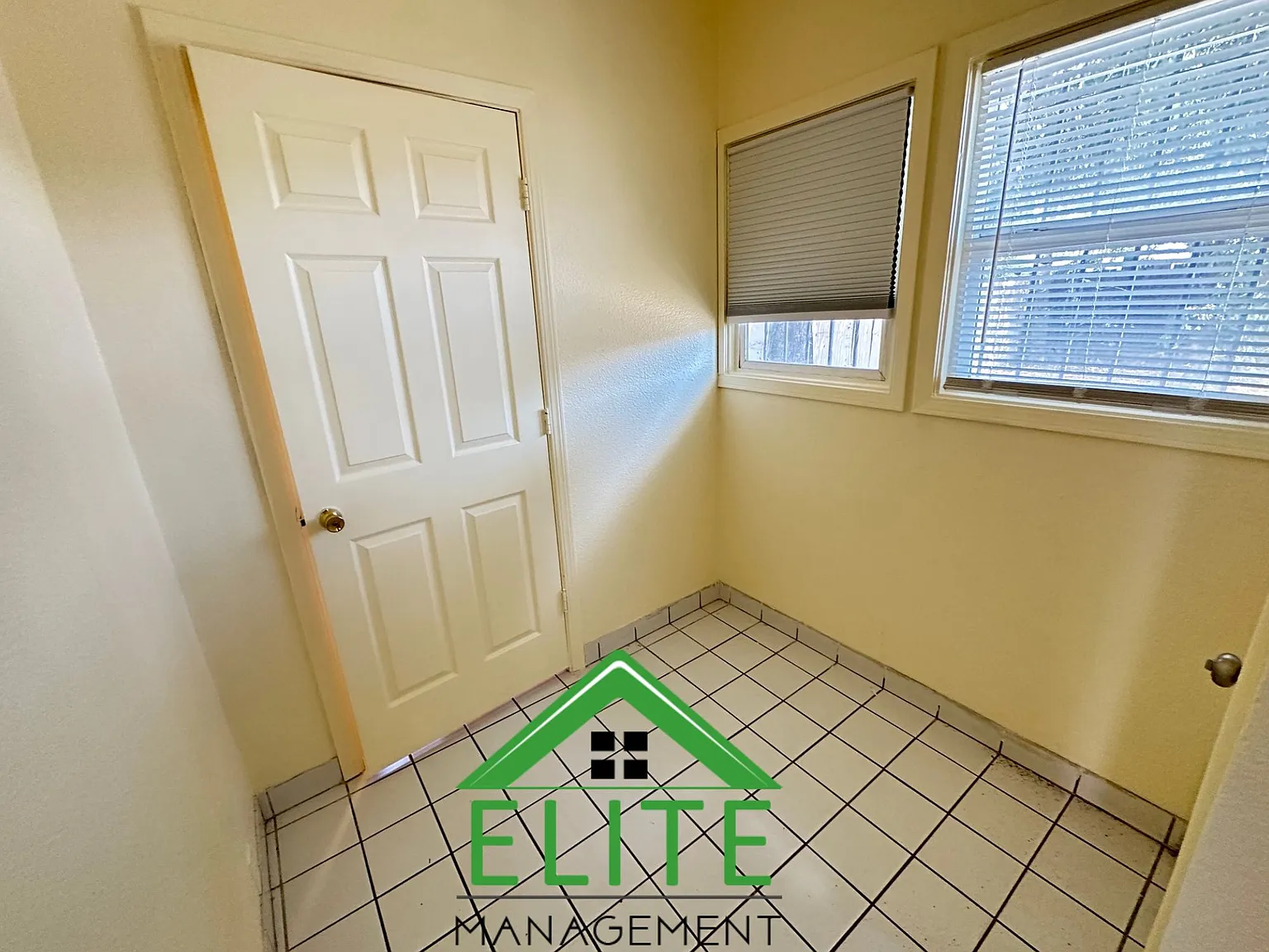2 bed, 827 sqft, $2,200 — Photo 2