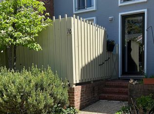 10 Bouton Green Ct, Baltimore, MD 21210