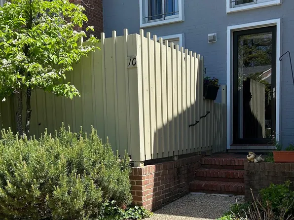 10 Bouton Green Ct, Baltimore, MD 21210