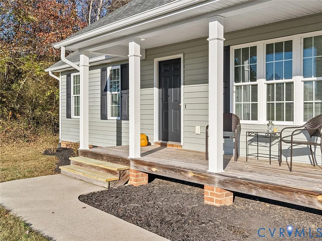 3 bed, 2.0 bath, 1352 sqft, $1,950 — Photo 1