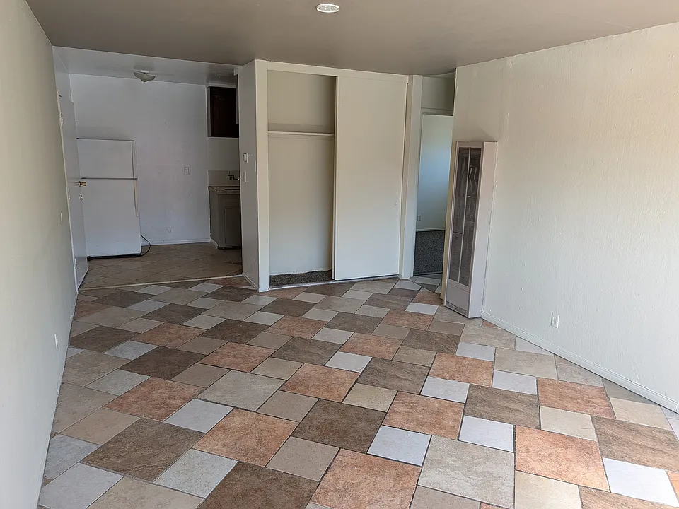 10023 Macarthur Blvd #4
