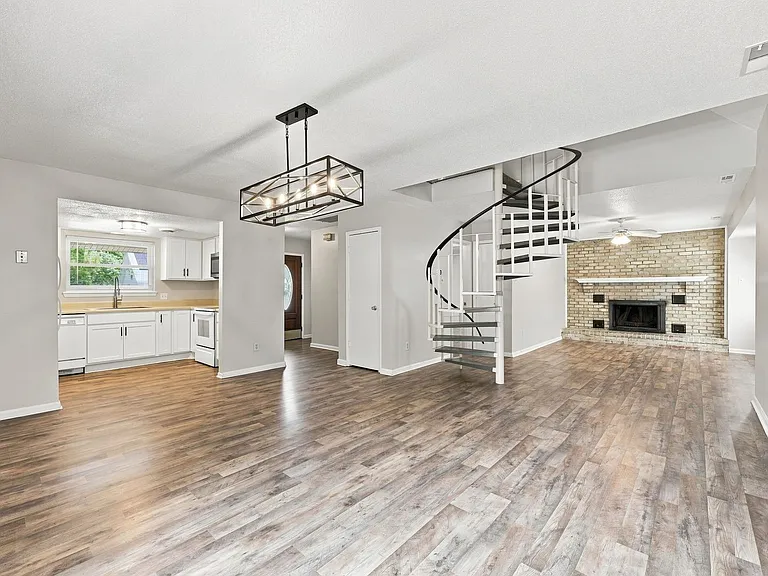 314 Linwood Dr — Photo 4