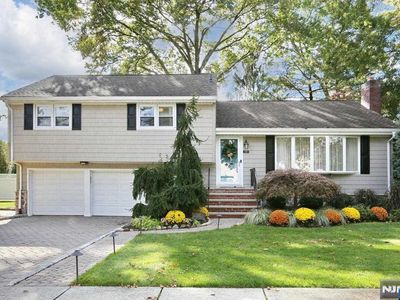 337 Country Club Dr, Oradell, NJ, 07649
