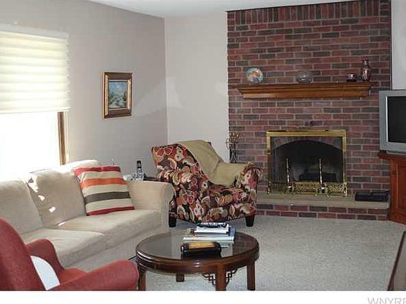 5th image of 266 Sagewood Ter