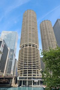 300 N State St APT 2410, Chicago, IL, 60654