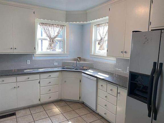 4th image of 2510 N Grange Ave