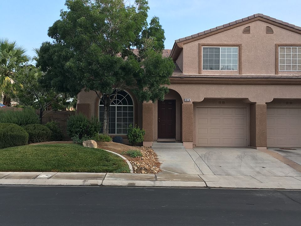 Gorgeous Home with Parking!