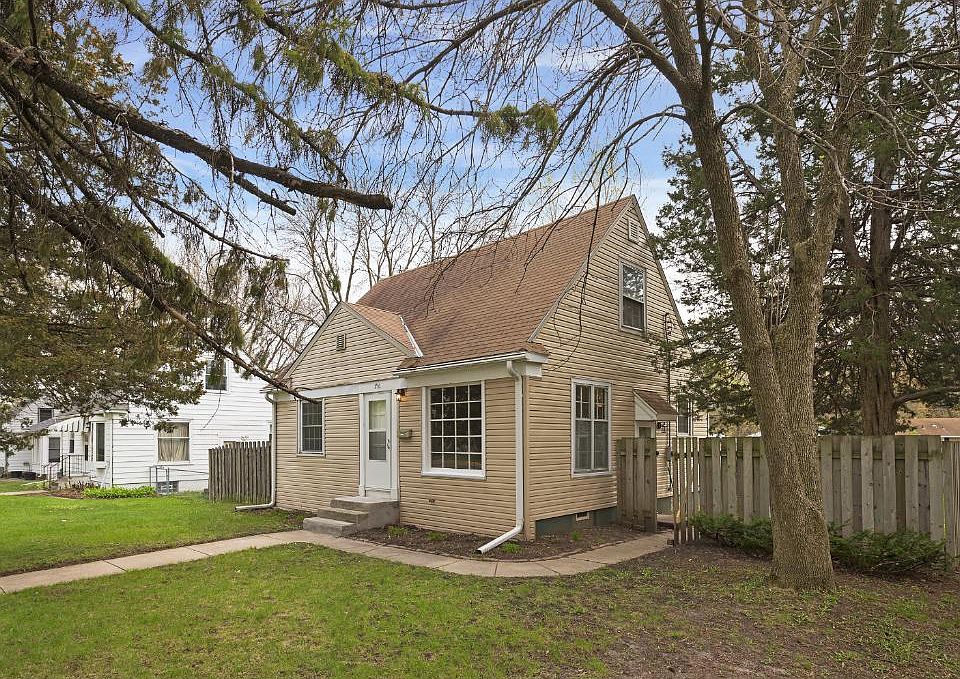 1st image of 1736 37th Ave NE
