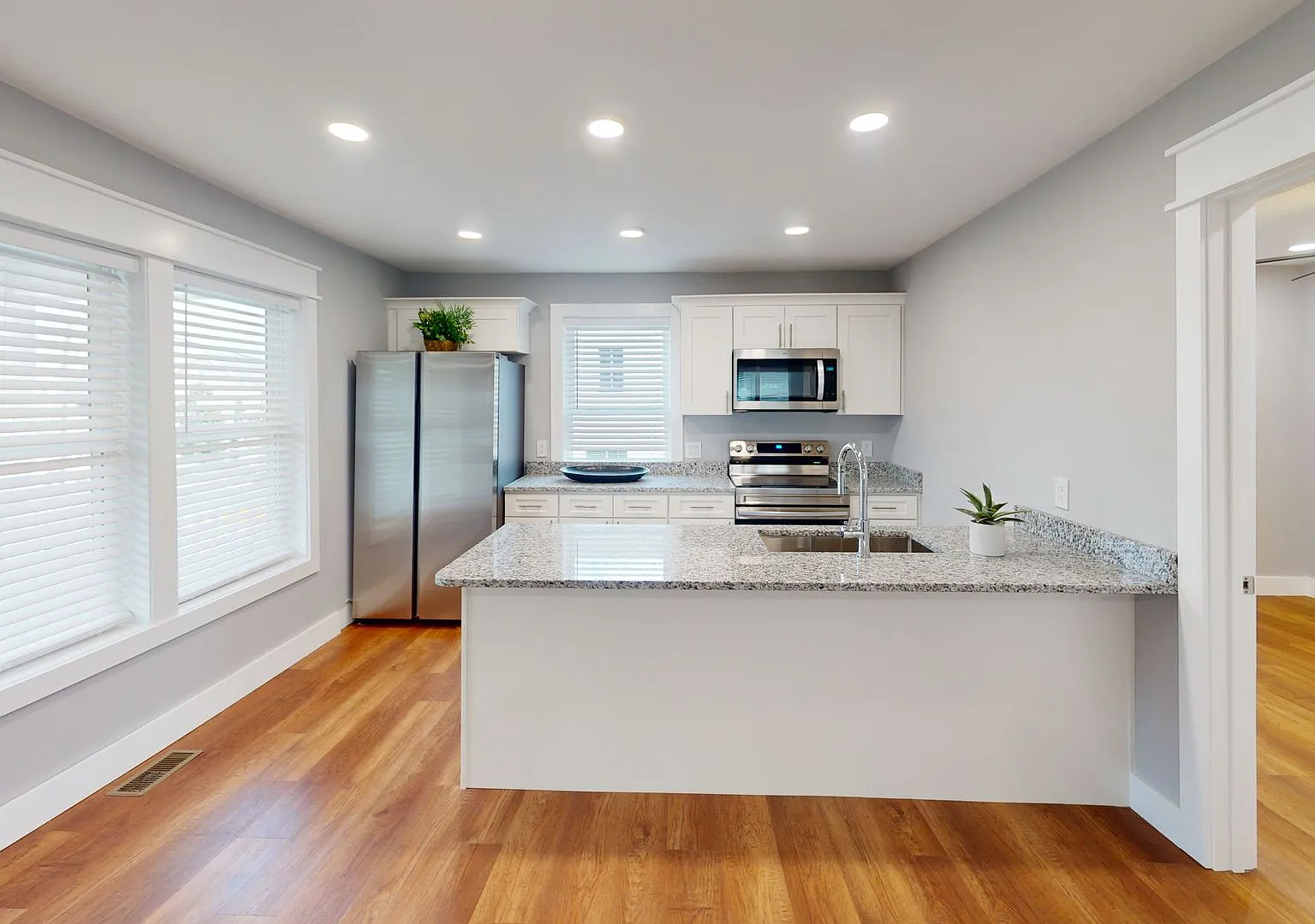 Waitlist for Aug2027Jul2028 Now Open! |Private Bedrooms & Bathrooms | Off-Campus Living Near UTK ... — Photo 4
