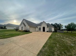 213 Clubview Cir, Pearl, MS 39208