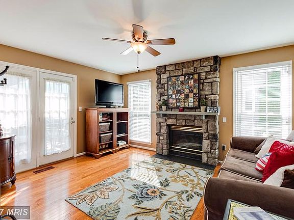 Warm and bright FM opens to deck and kitchen