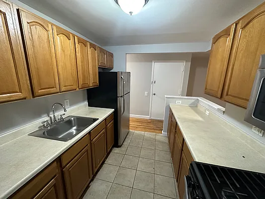 Rented by Premier Metro Realty Corp | media 4