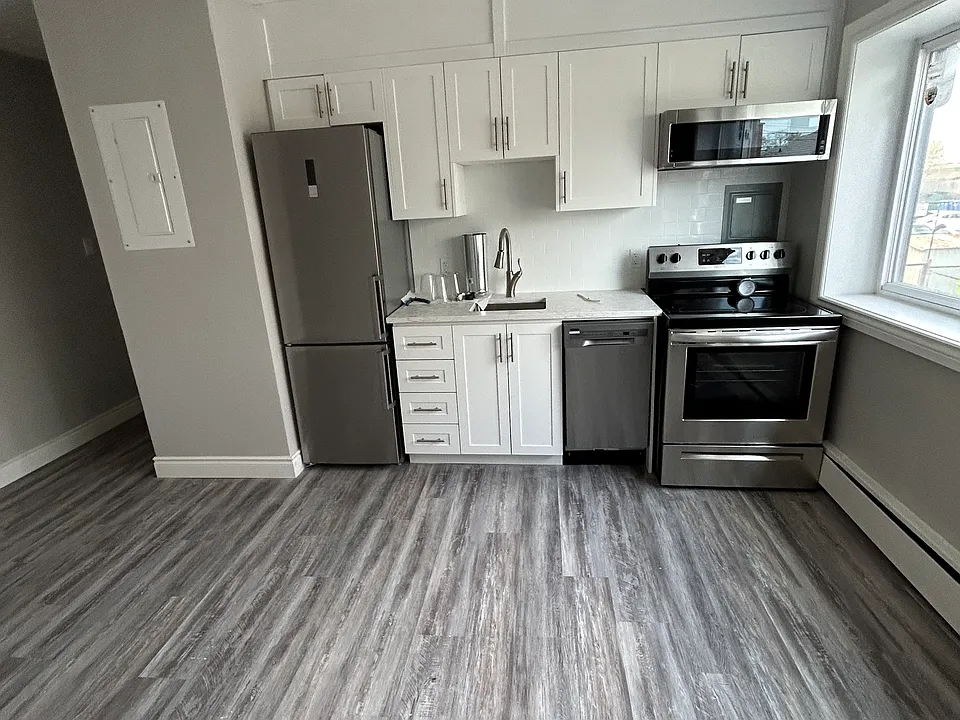 385 Melvin Ave #205