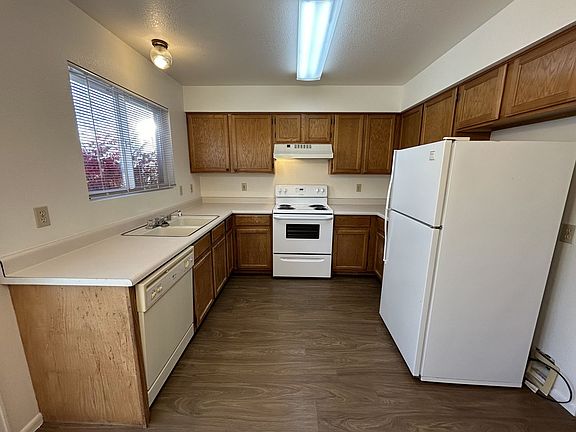 5th image of 4854 Basswood Dr