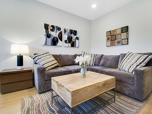 Fully remodel and newly furnished - Berkeley McGee House - main room