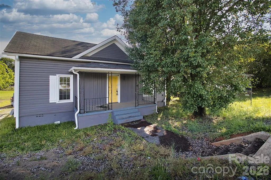 3 bed, 1245 sqft, $1,700 — Photo 1