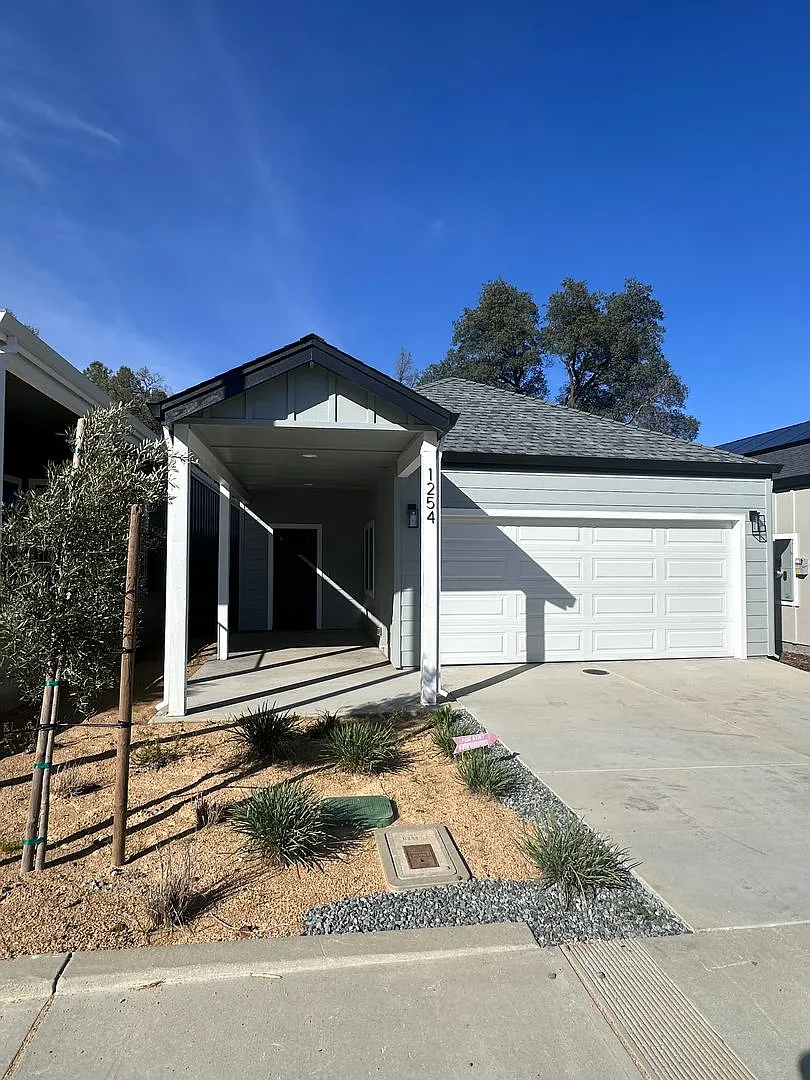 New Build on Old Alturas - ALL Electric with City of Redding Solar! — Photo 1