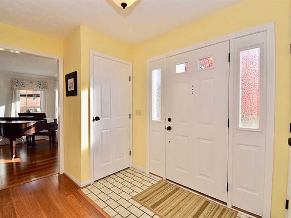 3rd image of 10077 Pebblecreek Ln
