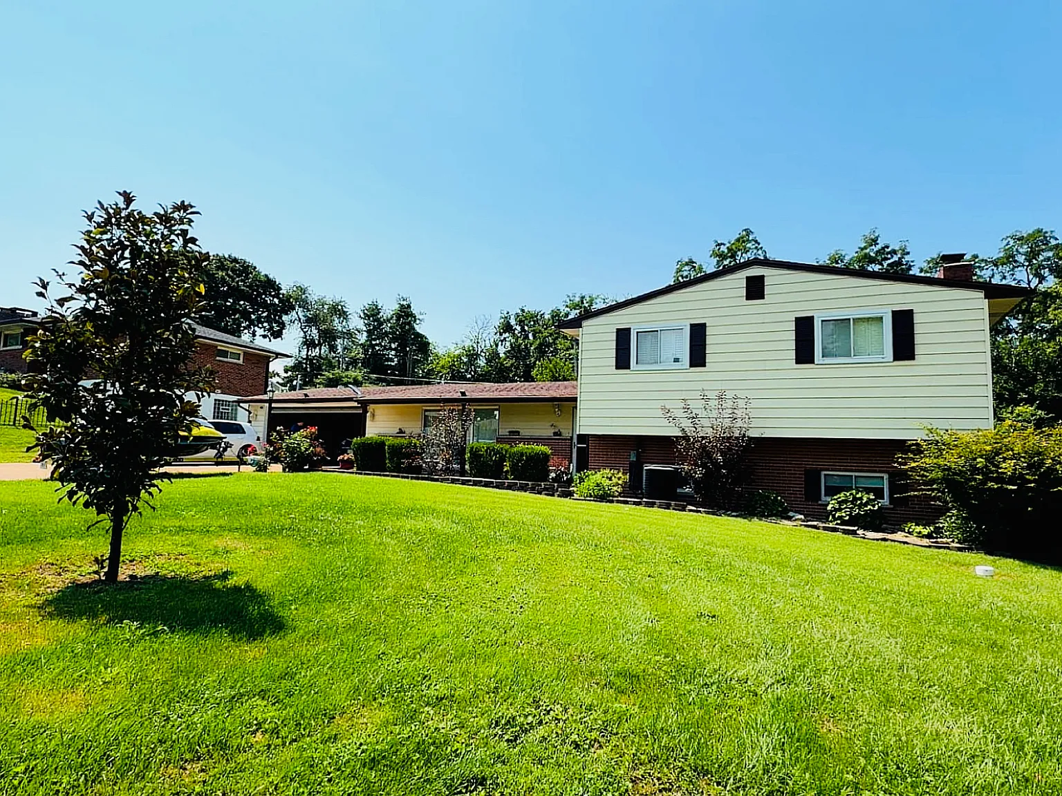 3 bed, 2.5 bath, 1380 sqft, $2,300 — Photo 1