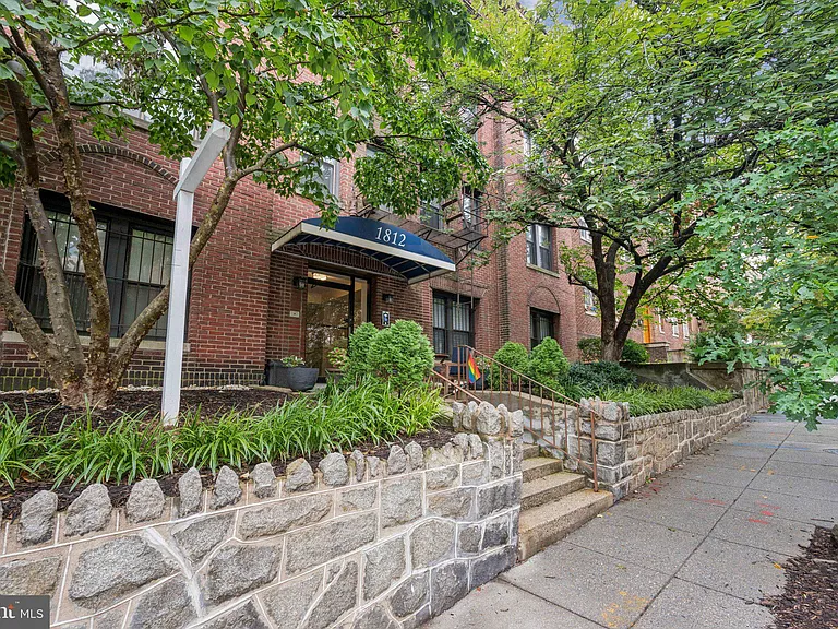 1812 Vernon St NW #34 — Photo 2