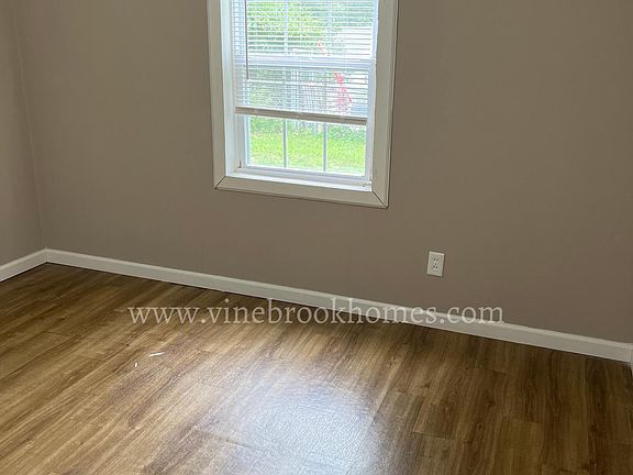5th image of 20 N Dade Ave