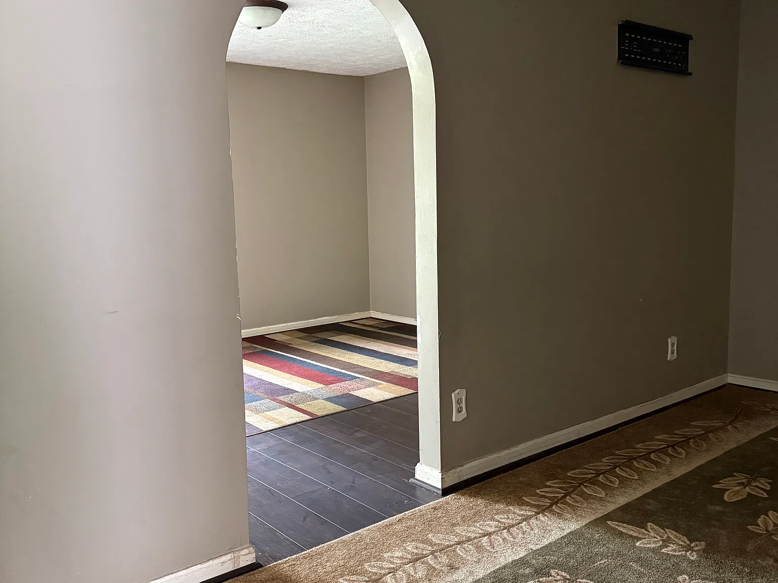 3 bed, 1.5 bath, 1176 sqft, $1,350 — Photo 2