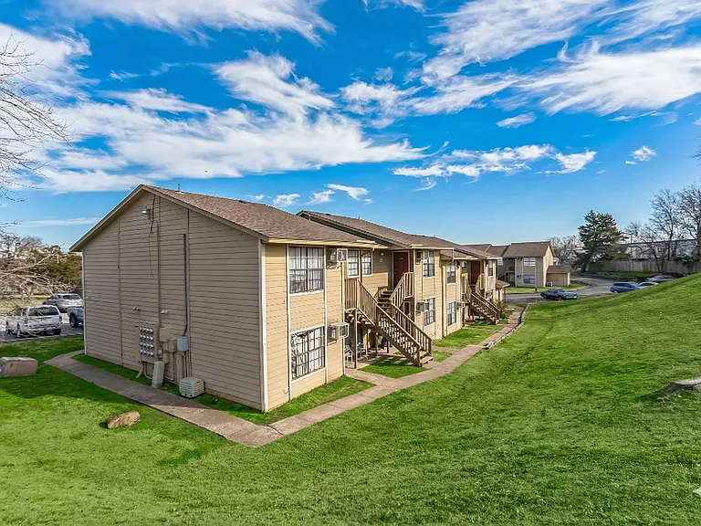 Cedar Ridge Apartments — Photo 8
