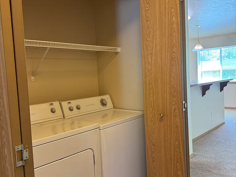 Four Oaks Laundry-Hall