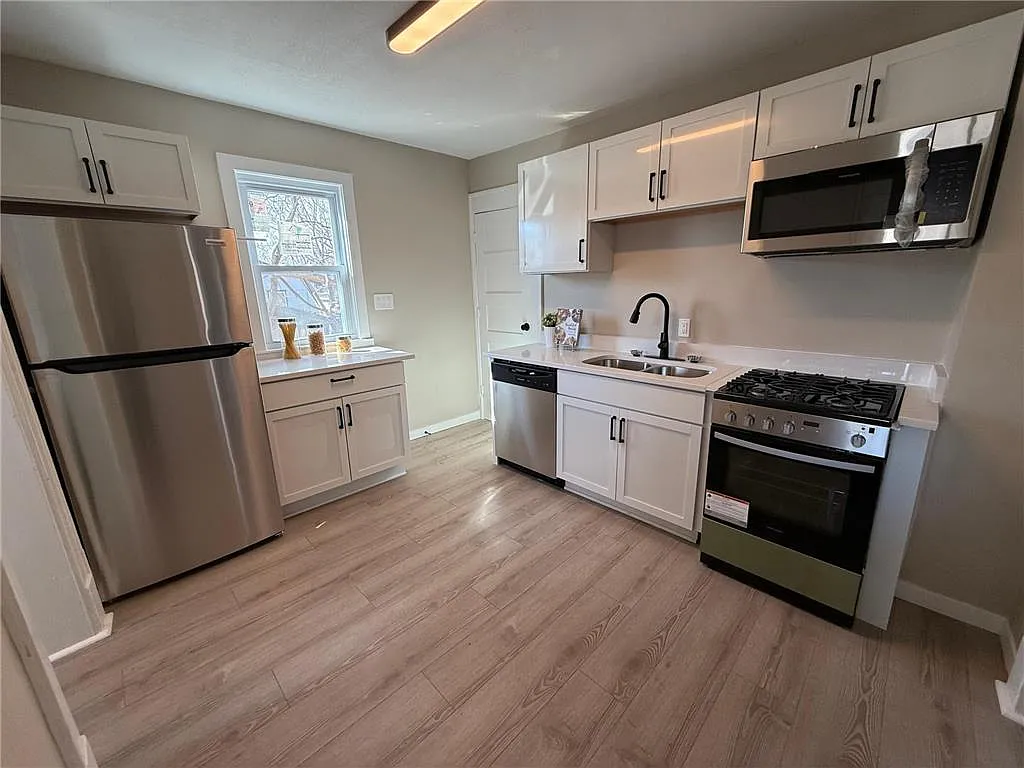 4 bed, 1564 sqft, $2,600 — Photo 2